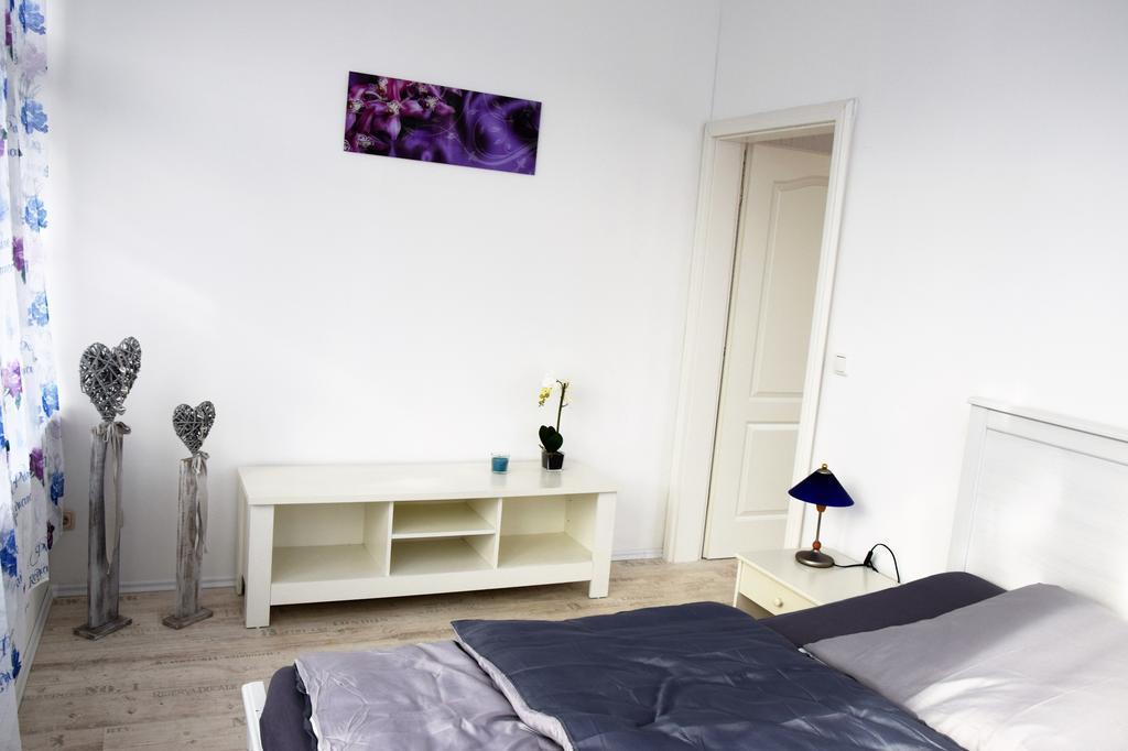 Urlaub Im Wintergarten Rostock-Lichtenhagen-Dorf Apartment Exterior foto